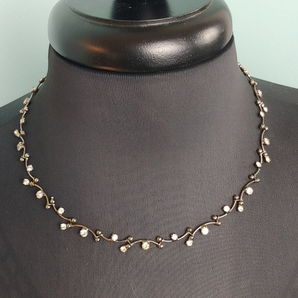 Jewelry - Dainty elegant necklace